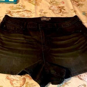 Torrid feel the fit black stone wash short shorts size 18